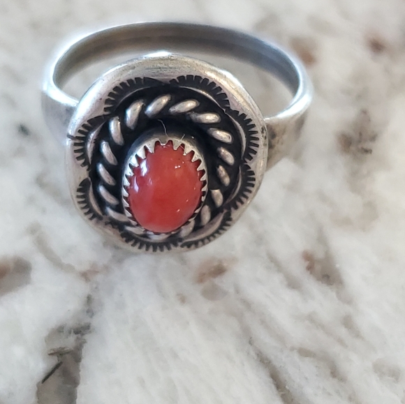 Vintage Coral Silver Ring - Picture 13 of 13
